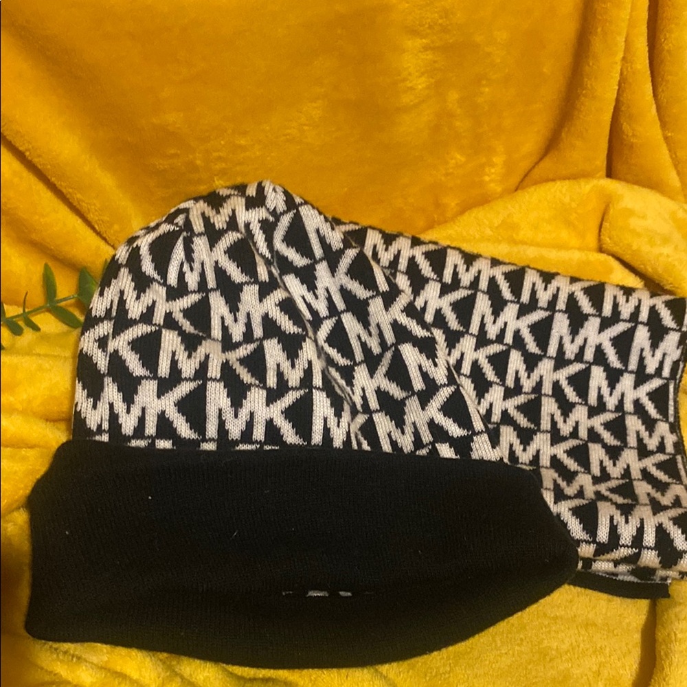 Michael Kors Black and White Knit Beanie & Scarf Set